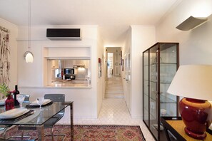 Fridge, microwave, oven, stovetop - Apartment 'Bia' with Private Terrace, Wi-Fi and Air Conditioning (Almancil)