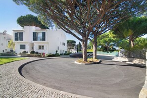 Property grounds - Apartment 'Bia' with Private Terrace, Wi-Fi and Air Conditioning (Almancil)