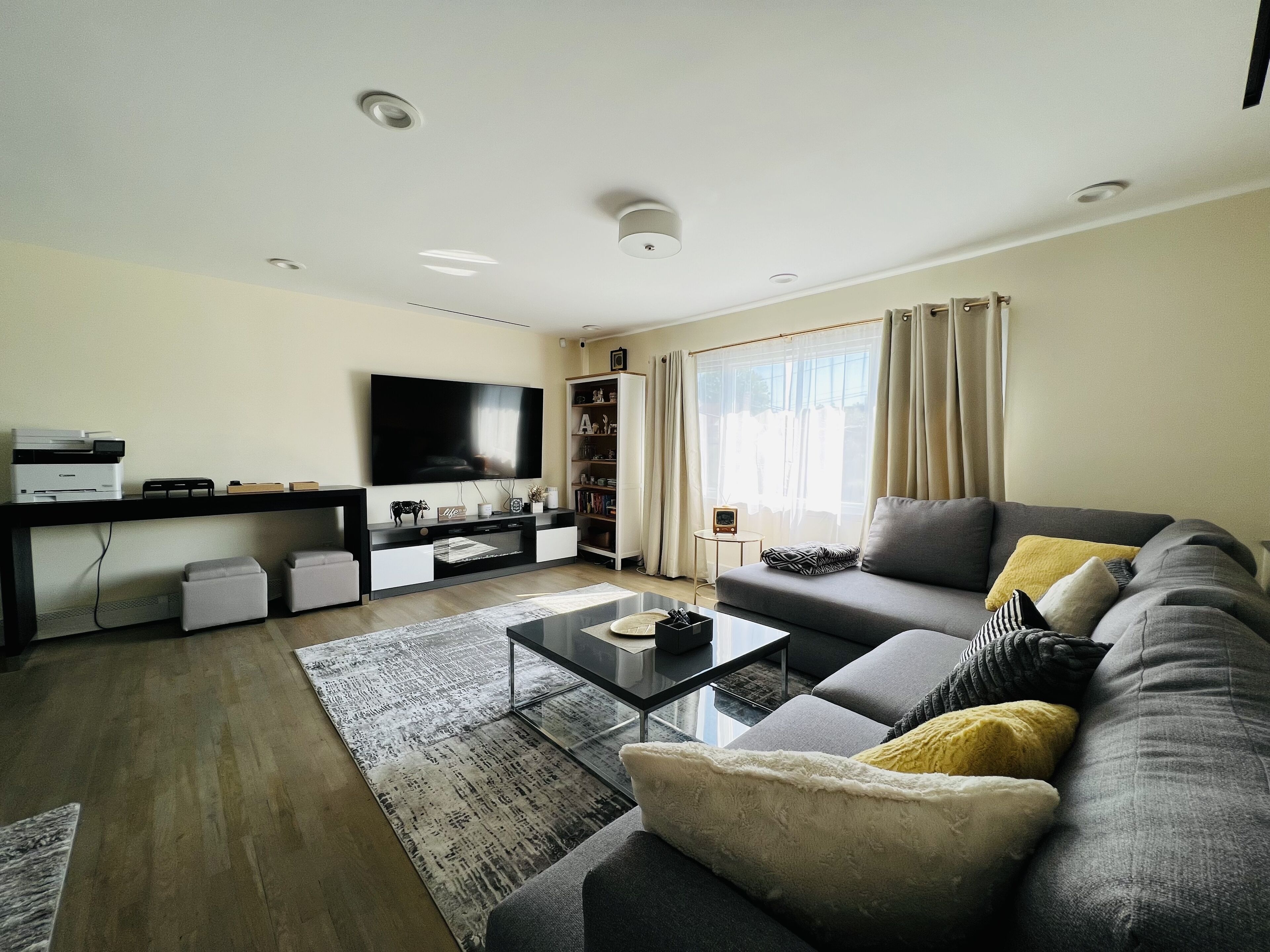 Modern Stylish 3b3b Home @Glen Cove