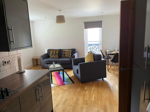 Hull Spacious Guest House-3
