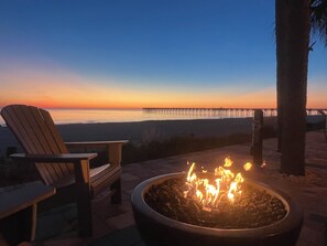 Property grounds - CALYPSO BEACHFRONT 3BR/3BA 3rd Flr CRNR! 4 BEACH CHAIRS INCLUDED! See Reviews! (Panama City Beach)