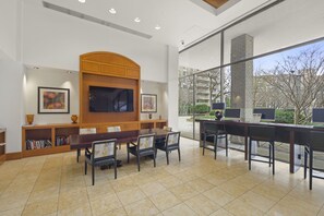 Meeting facility - Family Friendly Modern Escape minutes to DC and Metro with Free Parking (Arlington)