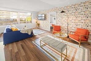 Smart TV - Family Friendly Modern Escape minutes to DC and Metro with Free Parking (Arlington)