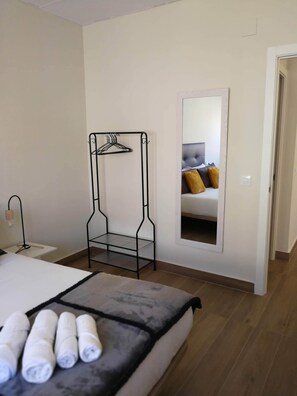 2 quartos, ferros/tábuas de passar roupa, Wi-Fi, roupa de cama