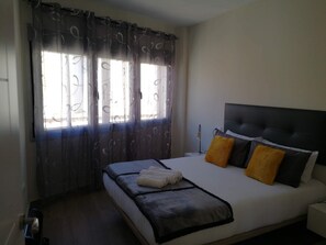 2 quartos, ferros/tábuas de passar roupa, Wi-Fi, roupa de cama