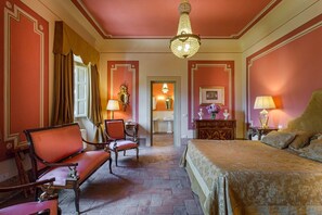 12 bedrooms, travel cot, free WiFi