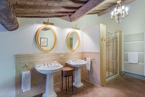 Dusche, Haartrockner, Bidet