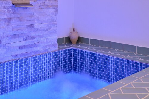 Apartment 'La Morería' with Wi-Fi and Air Conditioning