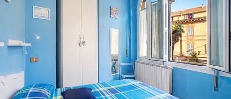 1 chambre, fer et planche à repasser, accès au Wi-Fi (inclus)