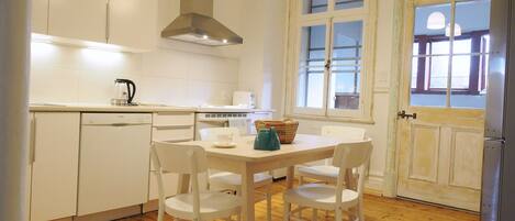 Fridge, microwave, oven, dishwasher