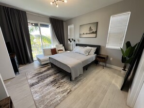 1 bedroom, iron/ironing board, WiFi, bed sheets - New Modern Townhome! 8 min to DT Las Olas & Beach! (Oakland Park)