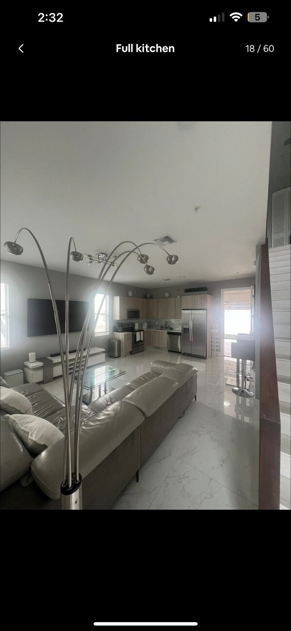 Living area - New Modern Townhome! 8 min to DT Las Olas & Beach! (Oakland Park)