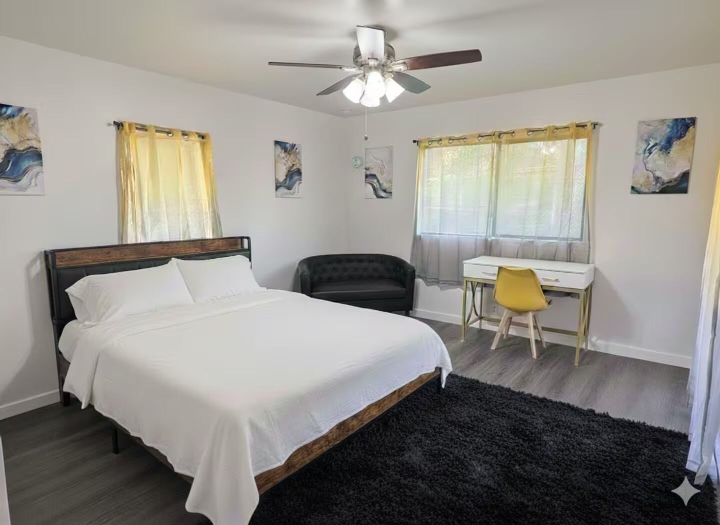 5 quartos, ferros/tábuas de passar roupa, berço de viagem