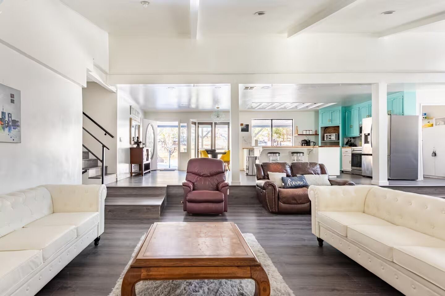 电视、壁炉、桌上足球、乒乓球