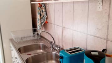 Fridge, microwave, oven, coffee/tea maker