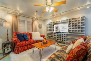 TV - Cottage Clare - A Sayles Ranch Home  (Abilene)