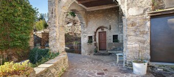Apartment 'Casa Azzurra - Sciu´pepin' with Private Garden, Balcony and Wi-Fi