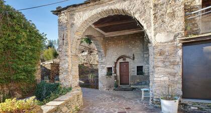Apartment 'Casa Verde - Sciu´ Pepin' with Private Terrace, Private Garden and Wi-Fi