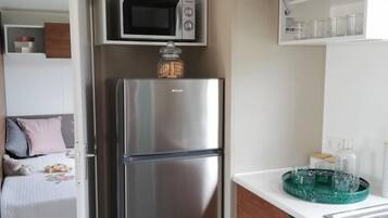 Fridge, stovetop, coffee/tea maker, high chair