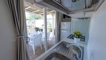 Piano cottura, macchina per tè/caffè, seggiolone