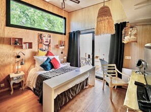 2 habitaciones, escritorio, tabla de planchar con plancha y wifi gratis 