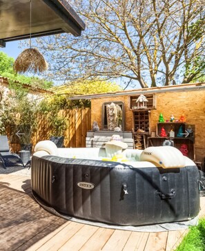 Bain à remous extérieur