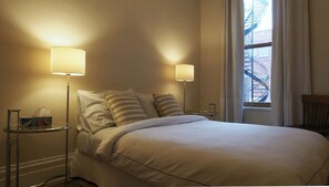 2 bedrooms, iron/ironing board, WiFi, bed sheets - Stylish Apartment in the Heart of Mile-end (Montréal)