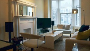 Living area - Stylish Apartment in the Heart of Mile-end (Montréal)