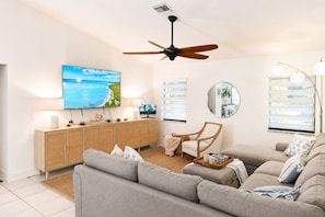 Smart TV - Beautiful Home with Sauna & Heated Pool-Spa, 5min from Beaches, close to Airport (Lantana)