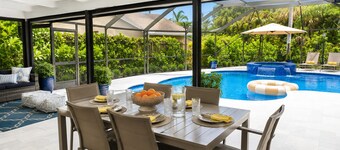Beautiful Home with Sauna & Heated Pool-Spa, 5min from Beaches, close to Airport