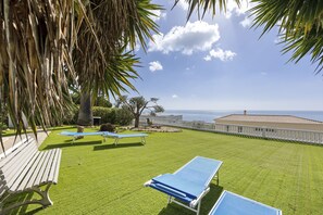 Property grounds - Villa 'Casa Romana' with Sea View, Shared Pool and Wi-Fi (Praia da Luz)