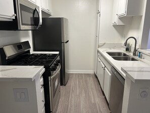 Private kitchen - Cozy Sanctuary in LA / Sherman Oaks (Los Angeles)