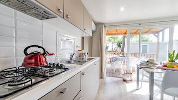 Fridge, microwave, coffee/tea maker, high chair