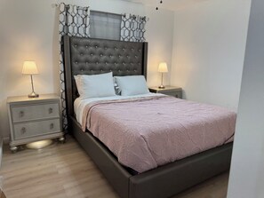 2 slaapkamers, een kluis op de kamer, een strijkplank/strijkijzer