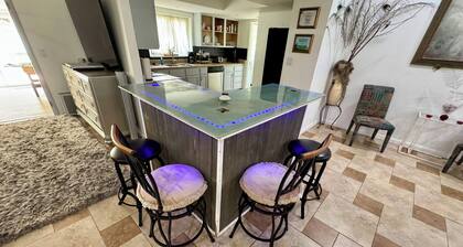 Beautiful oversized 2-bedroom house in Riverview near many points of interest.