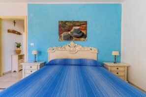 1 bedroom, bed sheets