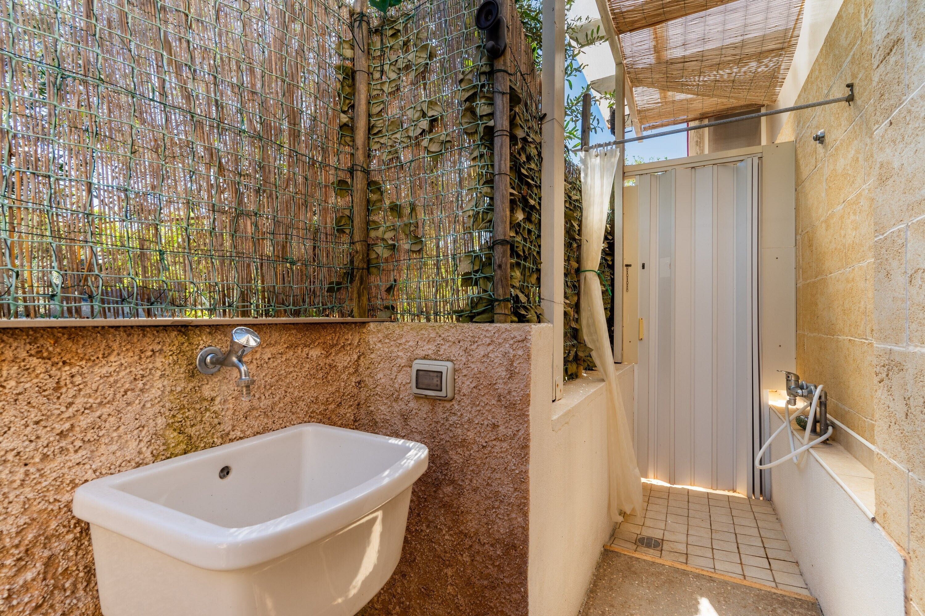 Shower, towels