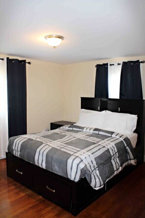 2 bedrooms, iron/ironing board, WiFi, bed sheets - ENTIRE 2BR APARTMENT IN A NICE QUIET NEIGHBORHOOD! (Boston)