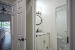 Shower, hair dryer, towels, soap - Lake front Cottage on Morse Reservoir w/ Boat Slip (Cicero)