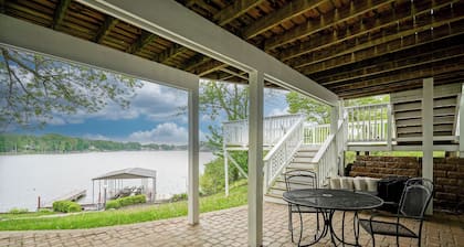 Lake front Cottage on Morse Reservoir w/ Boat Slip