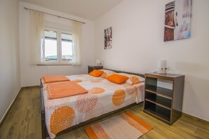 2 Schlafzimmer, schallisolierte Zimmer, Bügeleisen/Bügelbrett