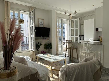 City Apartment | Living area