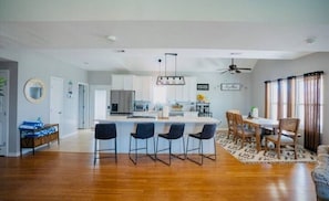 Dining - Fun in the Sun, Cargo Lift, Pool table, and private sunset view. (Bolivar Peninsula)