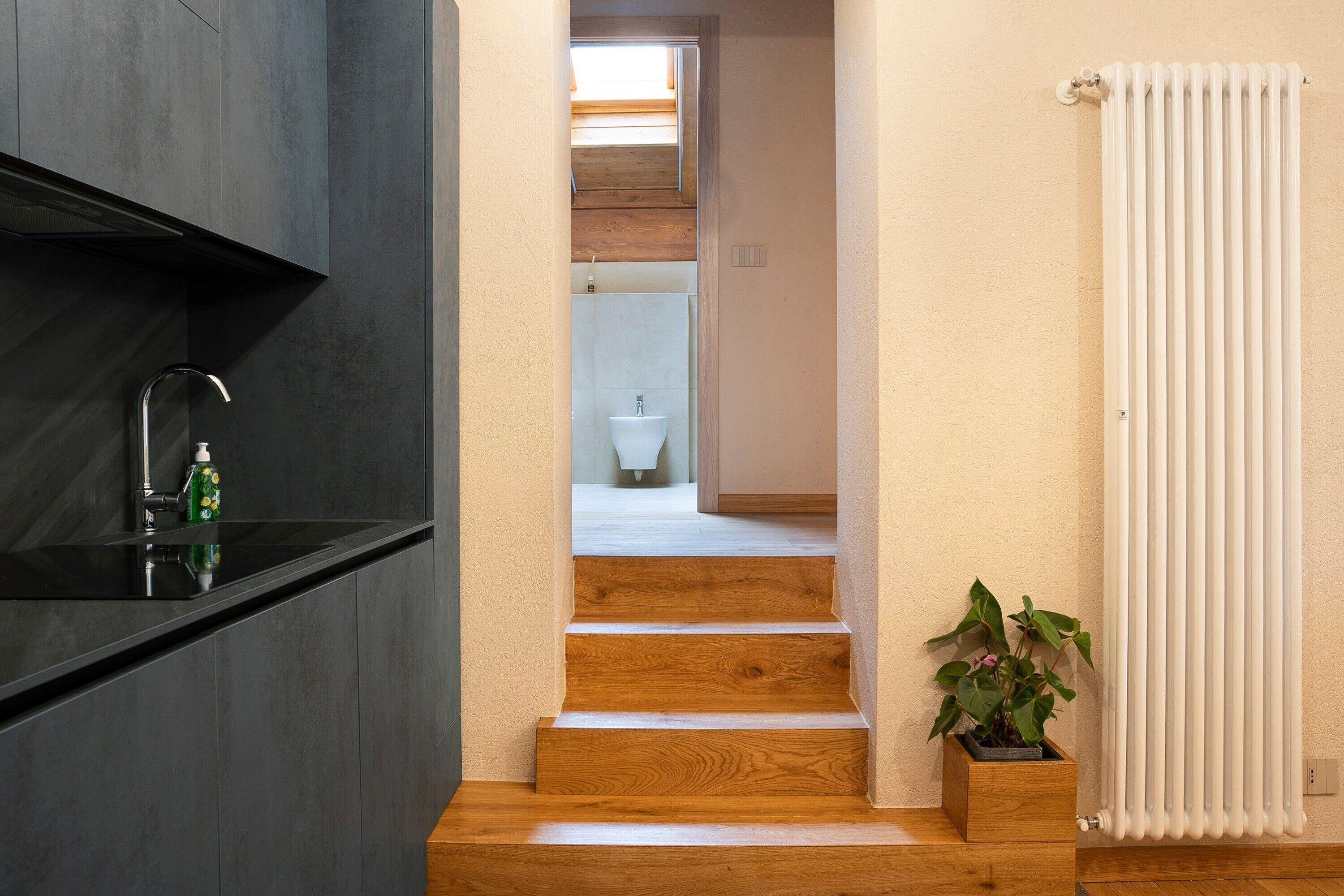 Køleskab, mikrobølgeovn, kogeplade, opvaskemaskine