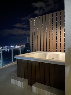 Bañera de hidromasaje exterior