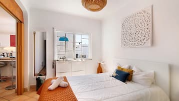 1 slaapkamer, een strijkplank/strijkijzer, gratis wifi, beddengoed