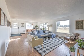 Smart-TV, peis, bordtennis og bøker