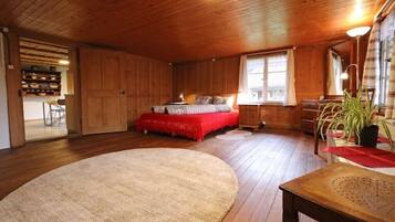 2 多间卧室、免费 WiFi、床单