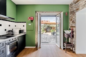 Kylskåp, mikrovågsugn, ugn och spishäll