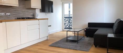 Appartement Deluxe | Cuisine privée | Grand réfrigérateur, micro-ondes, four, four grille-pain